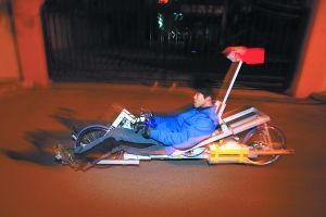 大学生造出“躺骑”电动车 这届年轻人重新定义了出行工具